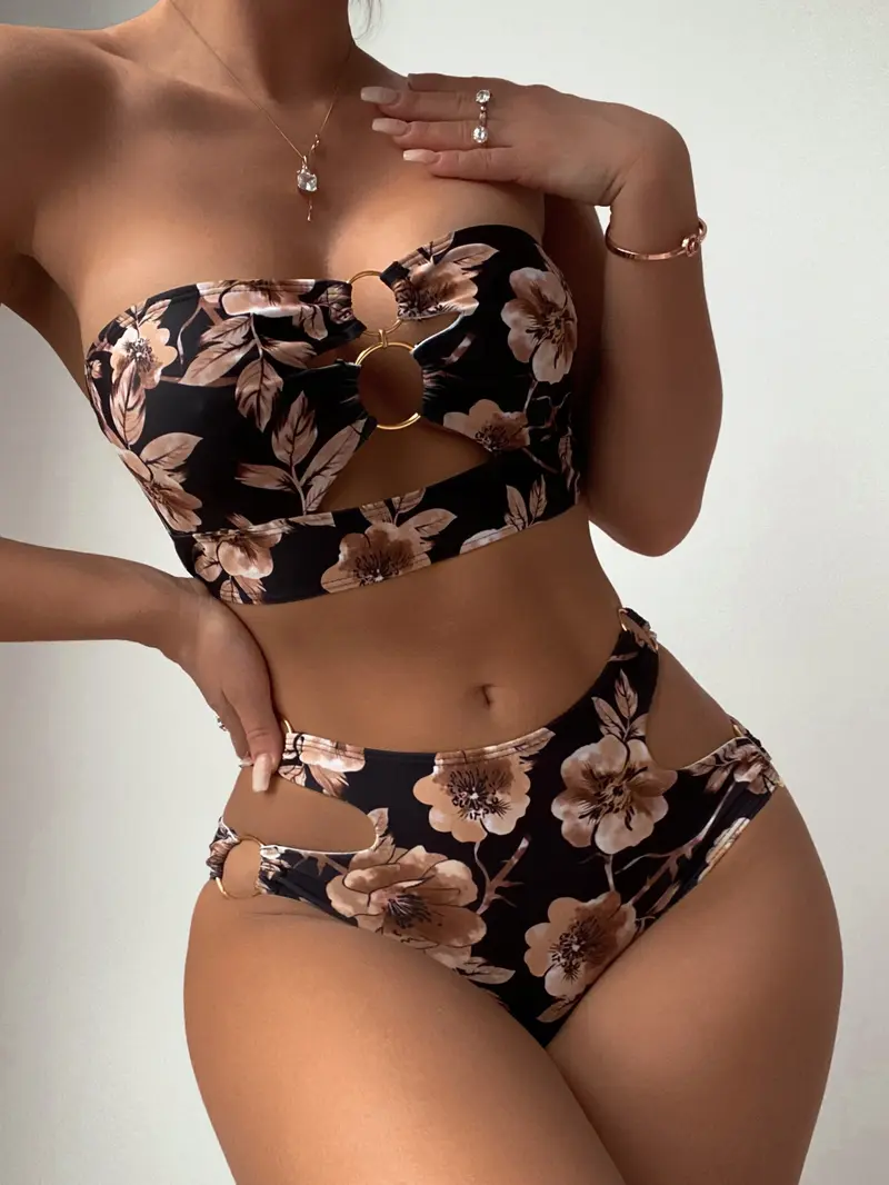 Bañador bikini bandeau con estampado floral vinculado con aro