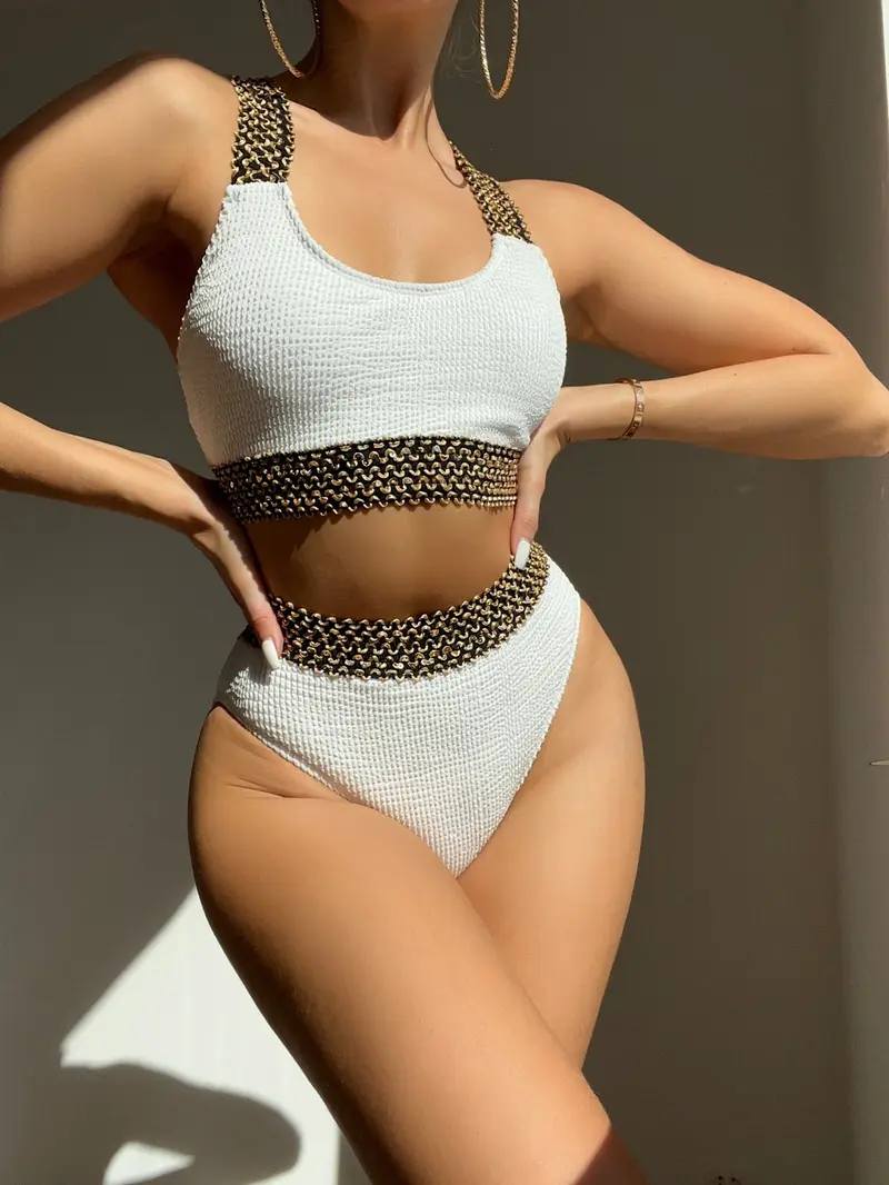 Bañador bikini con diseño de puntada