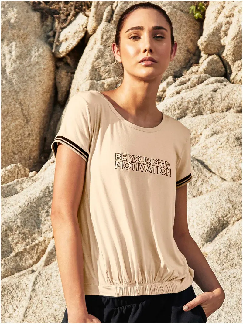 Camiseta con Rib Decorativo 25753