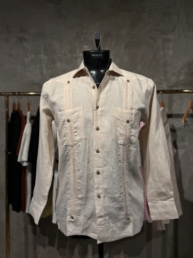 Guayabera de Hombre en Lino 100% con Dos Bolsillos y Costura en Contraste | MF-9512