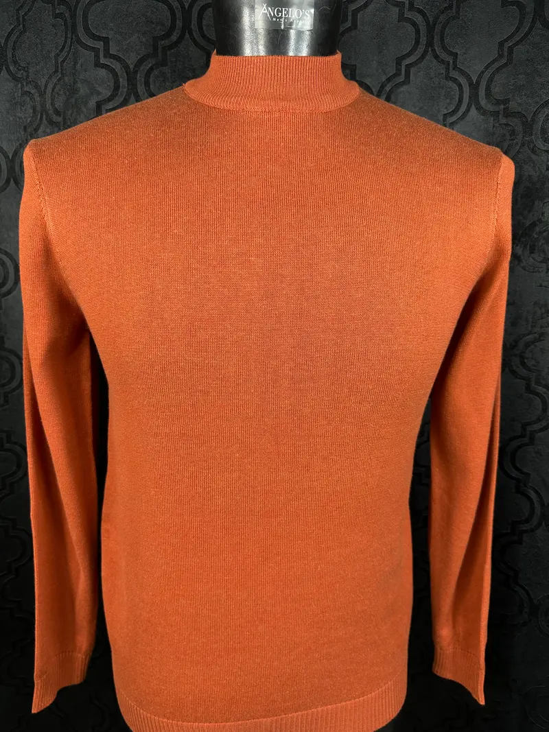 MN01 Rust Turtle Neck