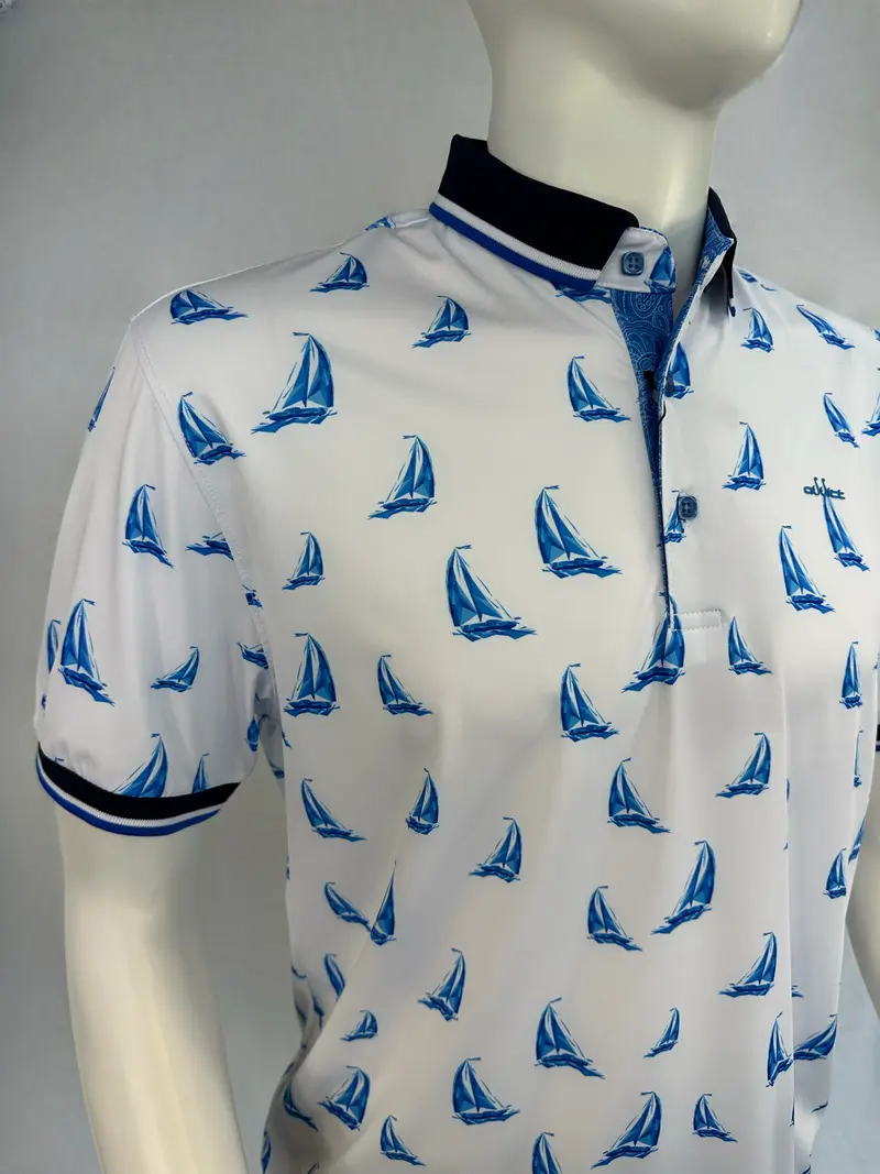 Polo blanca con Velero color azul | APOL-2408