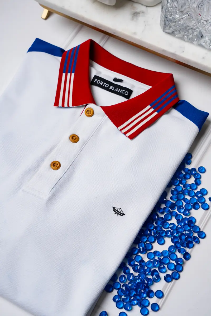 Polo Porto Blanco color Blanco con detalles color Azul y Rojo | PLE-2452