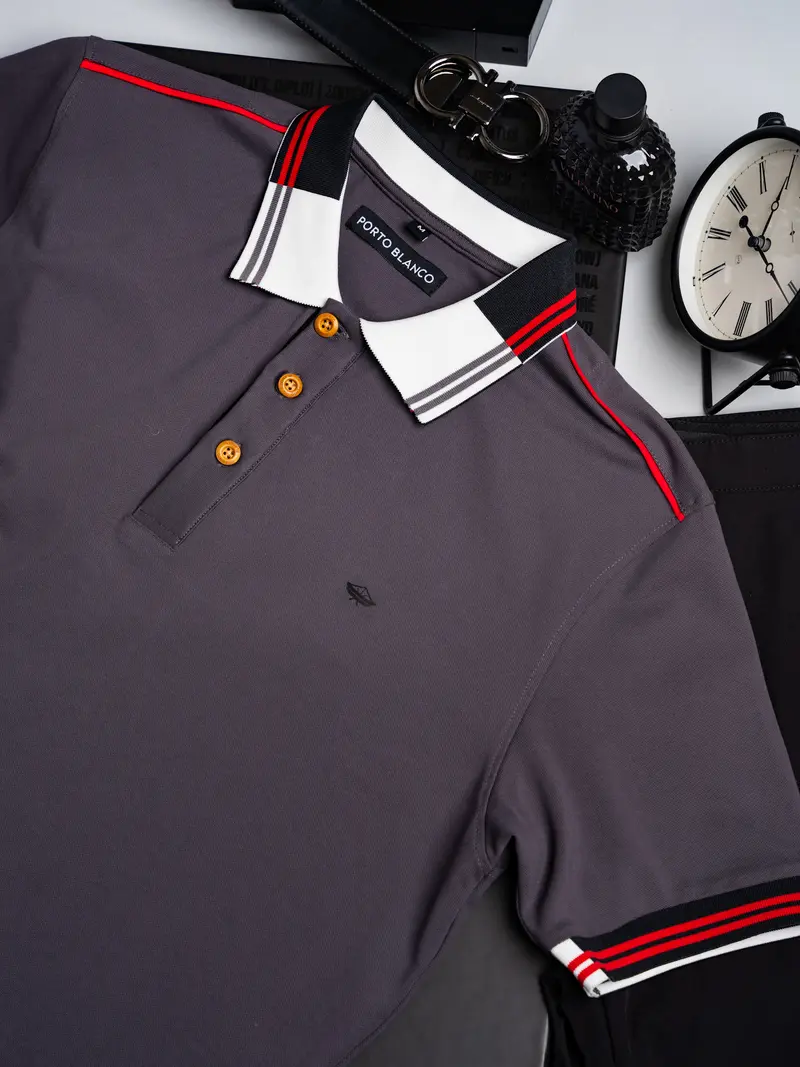 Polo Porto Blanco color Gris Oxford con detalles color Blanco y Rojo | PLE-2447