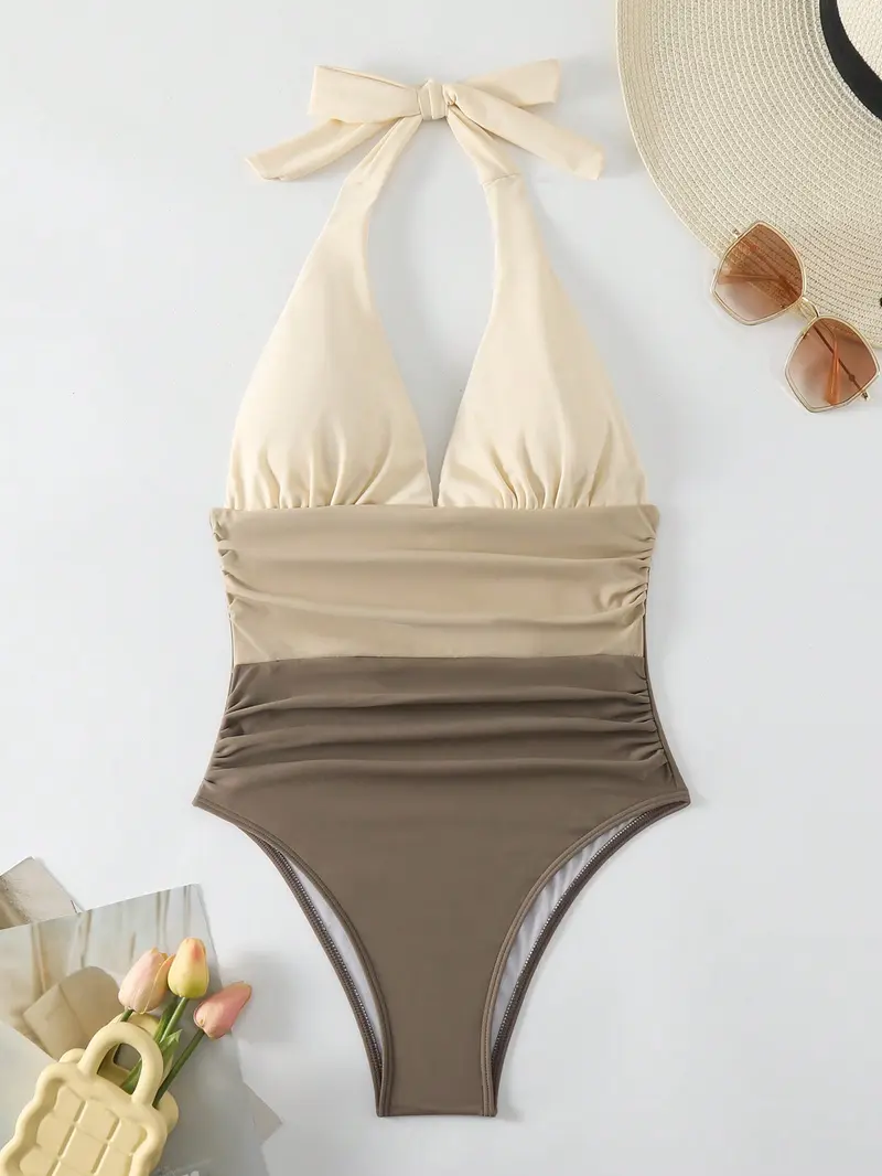 Traje de baño de una pieza con escote de color perfecto